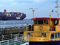 Cuxhaven Schiffe Okt 2016 Starkwind02